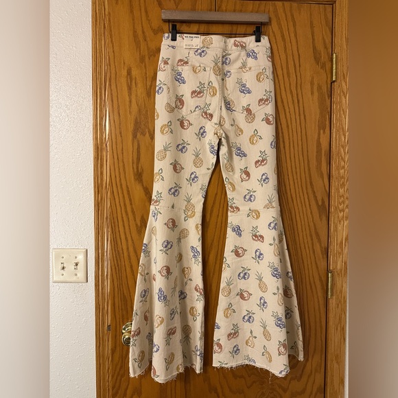 Free People Just Float On Flare Jeans - NWT - Size 28 - Picture 4 of 16